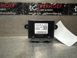 Używane Modul centralnego zamka Ford Transit Connect (PJ2) 1.5 EcoBlue Cena € 42,35 Z VAT oferowane przez Verhoef Cars & Parts