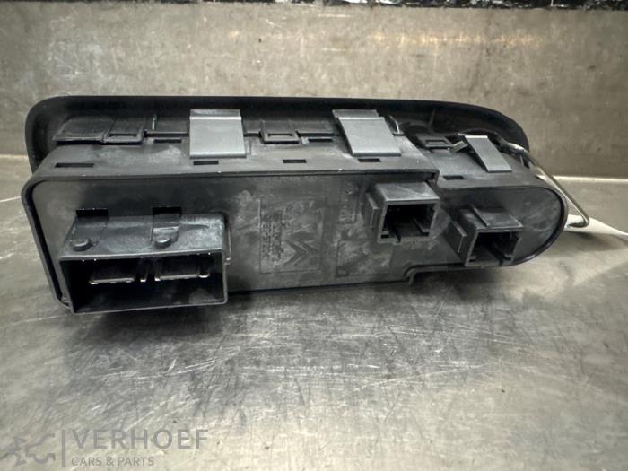 Usados Interruptor combinado de ventanillas Citroen C3 (SC) 1.4 Precio € 35,00 Norma de margen ofrecido por Verhoef Cars & Parts