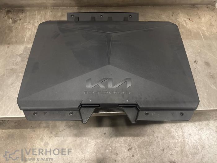 Używane Schowek Kia Niro II (SG2) e-Niro 64.8 kWh Cena na żądanie oferowane przez Verhoef Cars & Parts