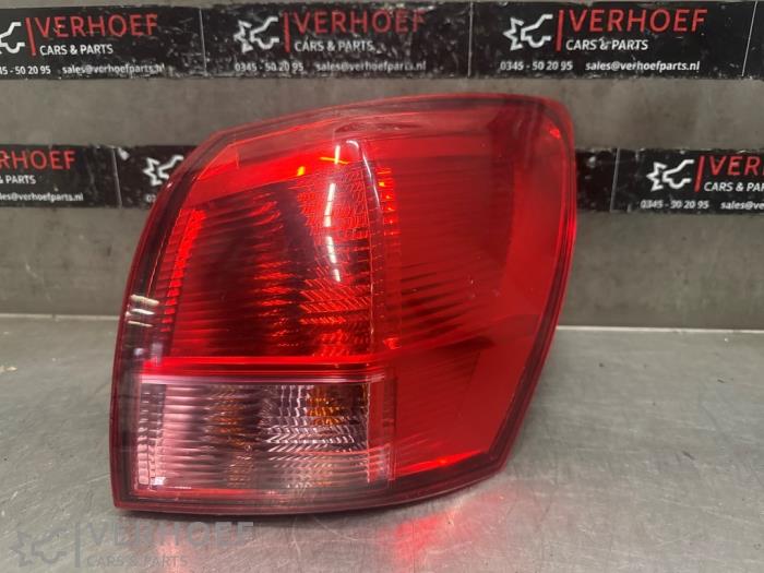 Begagnade Baklykta, höger Nissan Qashqai (J10) 2.0 16V Pris € 50,00 Marginaltabell erbjuds av Verhoef Cars & Parts