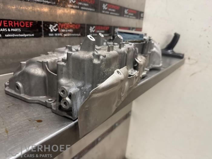 Ventildeckel van een BMW M5 (F90) 4.4 xDrive V8 32V TwinPower Turbo 2018