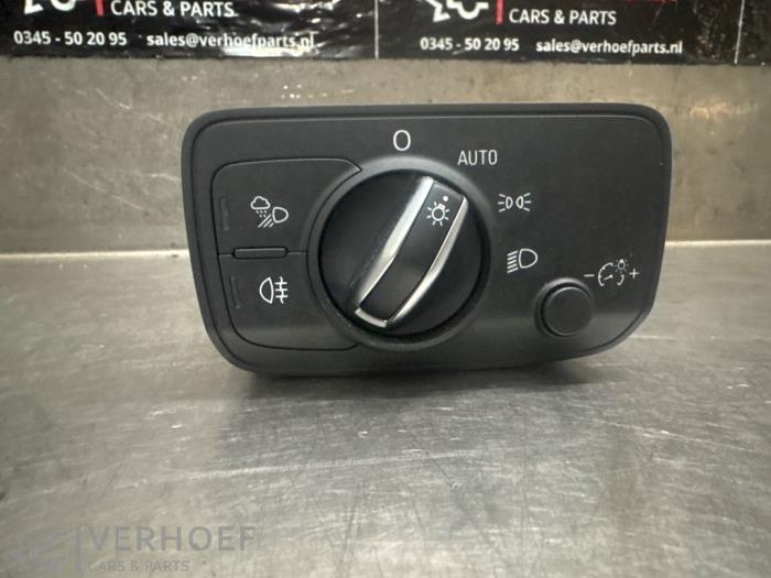 Używane Przelacznik swiatel Audi RS 3 Sportback (8VA/8VF) 2.5 TFSI 20V Quattro Cena € 25,00 Procedura marży oferowane przez Verhoef Cars & Parts