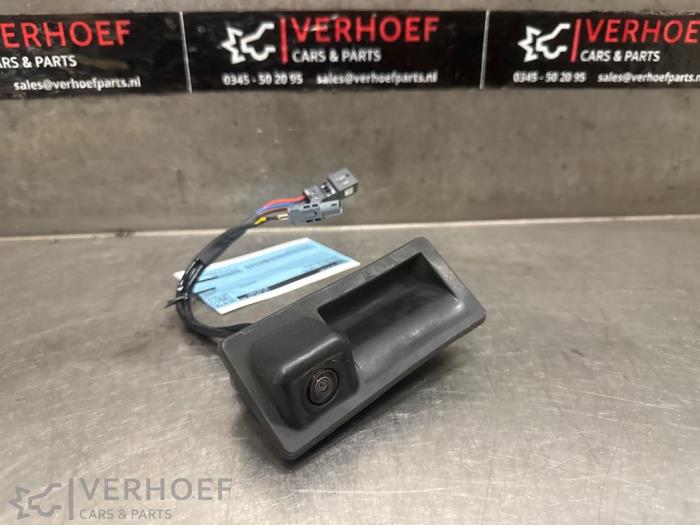 Używane Kamera cofania Audi RS 3 Sportback (8VA/8VF) 2.5 TFSI 20V Quattro Cena € 175,00 Procedura marży oferowane przez Verhoef Cars & Parts