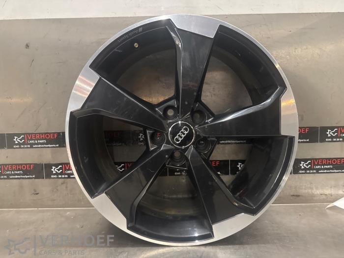 Używane Obrecz Audi RS 3 Sportback (8VA/8VF) 2.5 TFSI 20V Quattro Cena € 400,00 Procedura marży oferowane przez Verhoef Cars & Parts