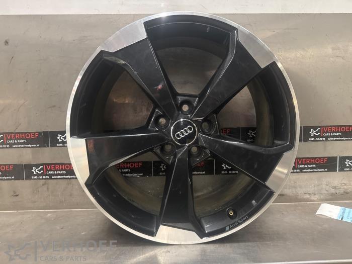 Używane Obrecz Audi RS 3 Sportback (8VA/8VF) 2.5 TFSI 20V Quattro Cena € 400,00 Procedura marży oferowane przez Verhoef Cars & Parts