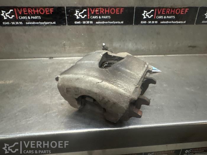 Usados Pinza de freno derecha delante Volkswagen Up! (121) e-Up! Precio € 20,00 Norma de margen ofrecido por Verhoef Cars & Parts