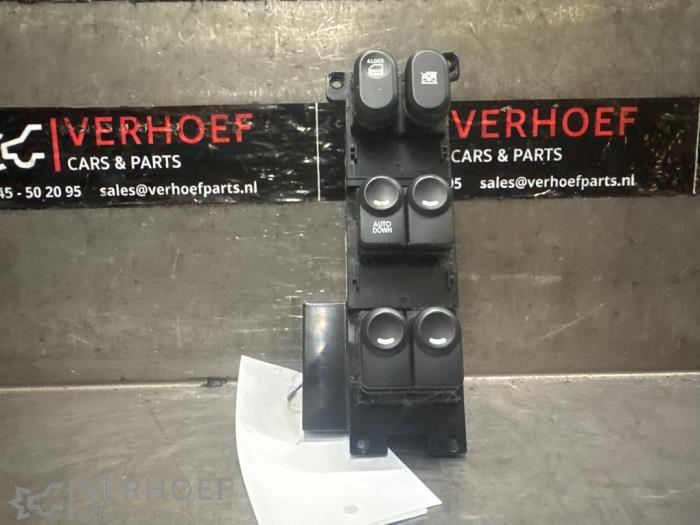 Usados Interruptor combinado de ventanillas Hyundai i30 Crosswagon (WWH) 1.4 CVVT 16V Precio € 90,00 Norma de margen ofrecido por Verhoef Cars & Parts