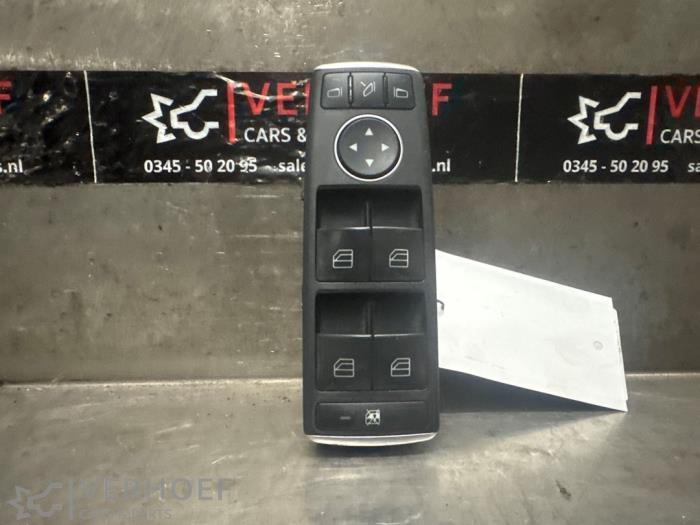 Usados Interruptor combinado de ventanillas Mercedes CLA (117.3) 1.6 CLA-180 16V Precio € 30,00 Norma de margen ofrecido por Verhoef Cars & Parts