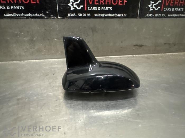 Begagnade Antenn Mercedes CLA (117.3) 1.6 CLA-180 16V Pris € 30,00 Marginaltabell erbjuds av Verhoef Cars & Parts