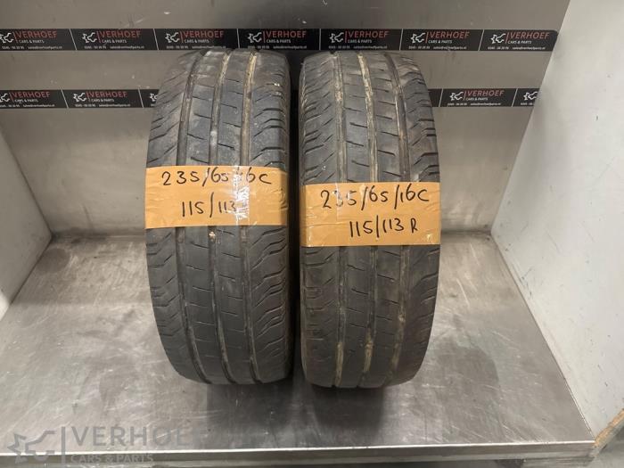 Używane Opona Cena na żądanie oferowane przez Verhoef Cars & Parts