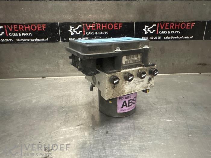 Usagé Bloc ABS Hyundai i30 Crosswagon (WWH) 1.4 CVVT 16V Prix € 75,00 Règlement à la marge proposé par Verhoef Cars & Parts