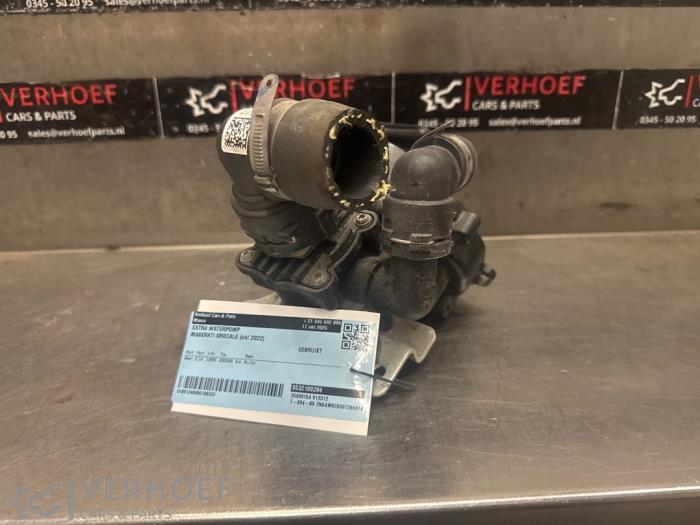 Begagnade Extra vattenpump Maserati Grecale 2.0 GT MHEV Q4 16V Pris på förfrågan erbjuds av Verhoef Cars & Parts