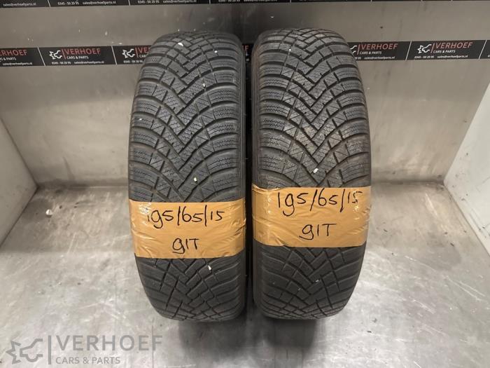 Używane Opona zimowa Cena na żądanie oferowane przez Verhoef Cars & Parts