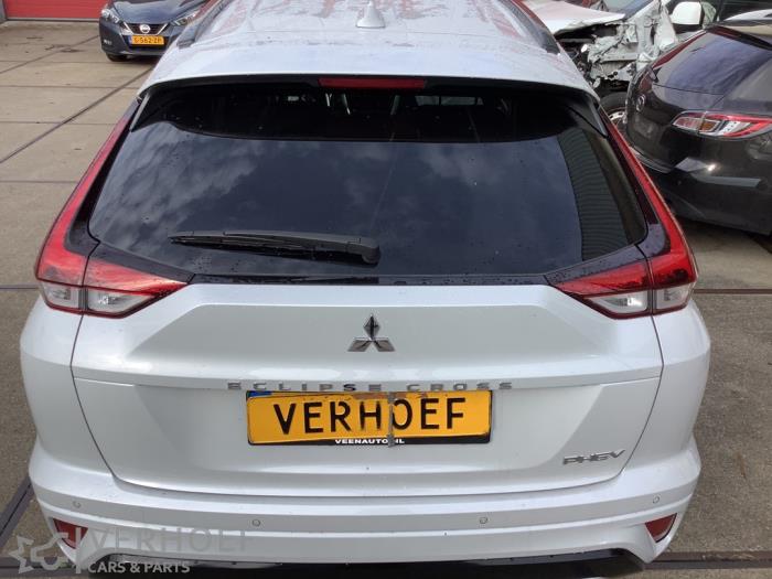 Używane Tylna klapa Mitsubishi Eclipse Cross (GK/GL) 2.4 16V PHEV 4x4 Cena € 900,00 Procedura marży oferowane przez Verhoef Cars & Parts