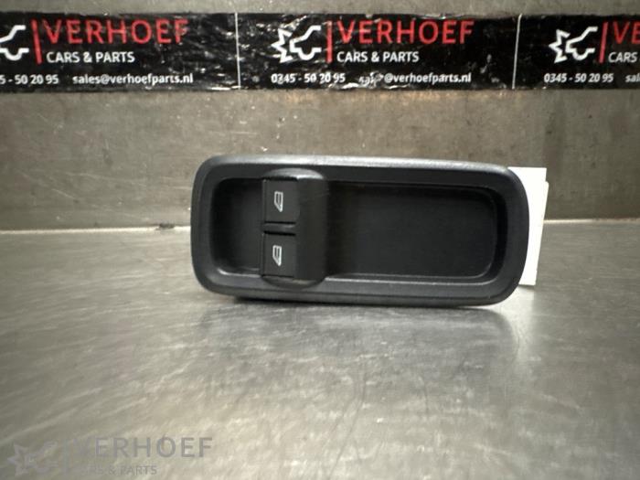 Usados Interruptor combinado de ventanillas Ford Fiesta 6 (JA8) 1.4 16V Precio € 20,00 Norma de margen ofrecido por Verhoef Cars & Parts