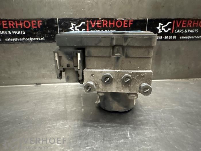 Usagé Pompe ABS Ford Fiesta 6 (JA8) 1.4 16V Prix € 50,00 Règlement à la marge proposé par Verhoef Cars & Parts