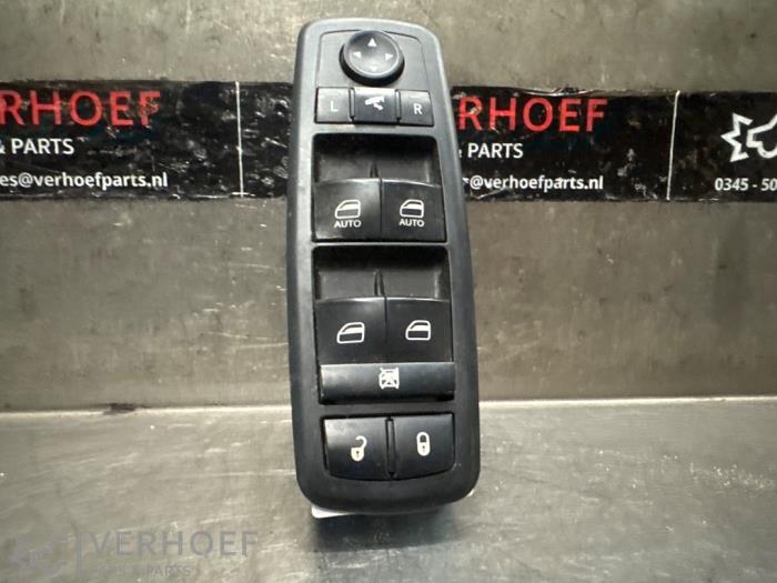 Usados Interruptor combinado de ventanillas Dodge 1500 Crew Cab (DS) 5.7 Hemi V8 Precio de solicitud ofrecido por Verhoef Cars & Parts