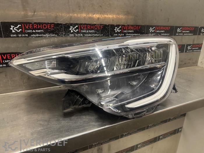 Używane Reflektor lewy Renault Arkana (RJLL) 1.6 E-Tech 145 16V Cena € 900,00 Procedura marży oferowane przez Verhoef Cars & Parts
