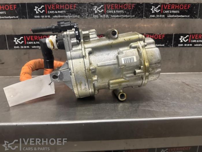 Usagé Pompe clim Renault Arkana (RJLL) 1.6 E-Tech 145 16V Prix € 350,00 Règlement à la marge proposé par Verhoef Cars & Parts