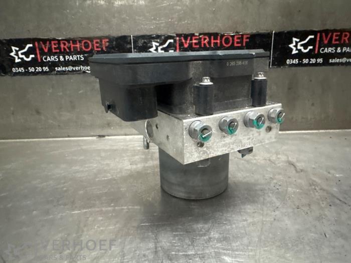 Begagnade ABS-pump Renault Arkana (RJLL) 1.6 E-Tech 145 16V Pris på förfrågan erbjuds av Verhoef Cars & Parts