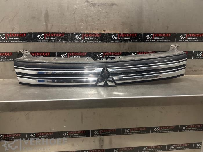 Używane Grill Mitsubishi Outlander (GF/GG) 2.0 16V PHEV 4x4 Cena € 100,00 Procedura marży oferowane przez Verhoef Cars & Parts