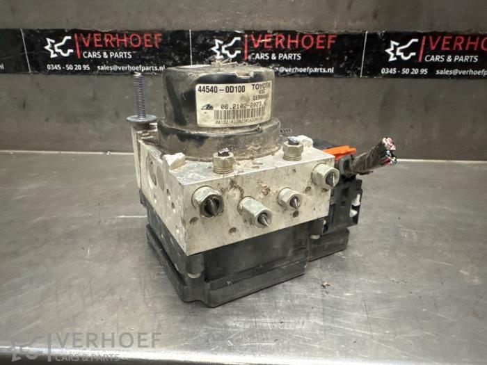 Usagé Bloc ABS Toyota Yaris III (P13) 1.33 16V Dual VVT-I Prix € 75,00 Règlement à la marge proposé par Verhoef Cars & Parts