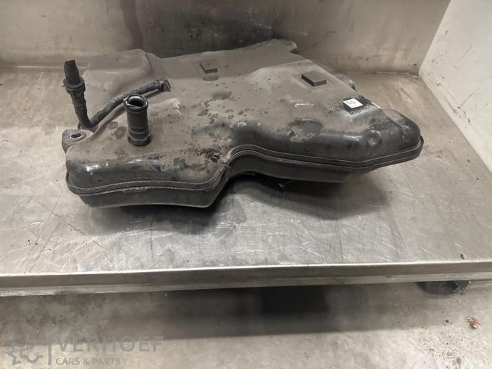 Gebrauchte Adblue Tank Mercedes S (222.0/222.1) 3.0 S-350d Preis € 500,00 Margenregelung angeboten von Verhoef Cars & Parts