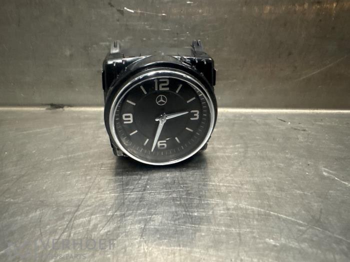 Usados Reloj Mercedes S (222.0/222.1) 3.0 S-350d Precio € 45,00 Norma de margen ofrecido por Verhoef Cars & Parts