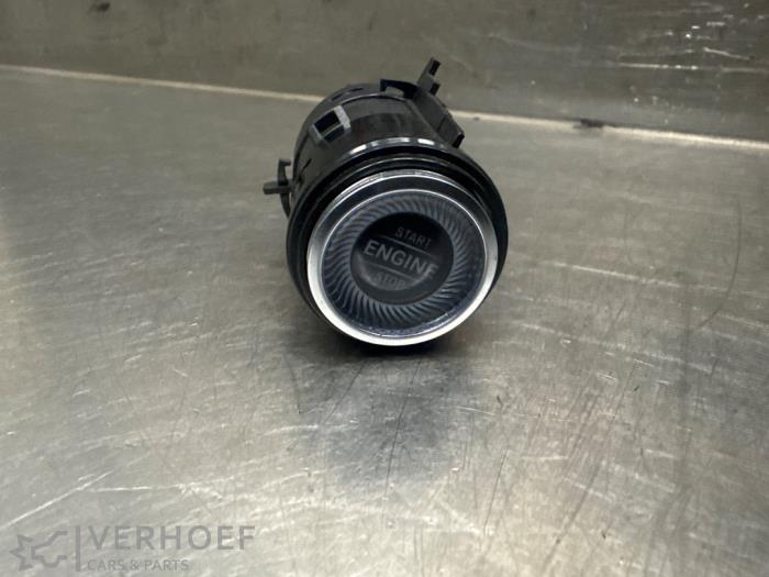 Używane Przelacznik Start/Stop Mercedes S (222.0/222.1) 3.0 S-350d Cena na żądanie oferowane przez Verhoef Cars & Parts