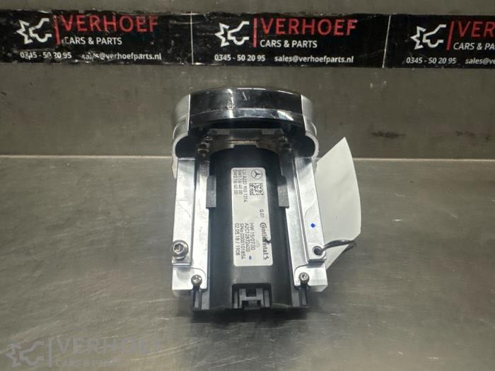 On-board computer controller from a Mercedes-Benz S (222.0/222.1) 3.0 S-350d 2018