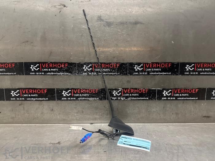 Używane Antena Citroen C4 Cactus (0B/0P) 1.2 PureTech 82 12V Cena na żądanie oferowane przez Verhoef Cars & Parts