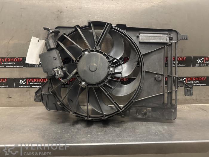 Używane Wentylator Ford Transit Connect (PJ2) 1.5 TDCi ECOnetic Cena € 121,00 Z VAT oferowane przez Verhoef Cars & Parts