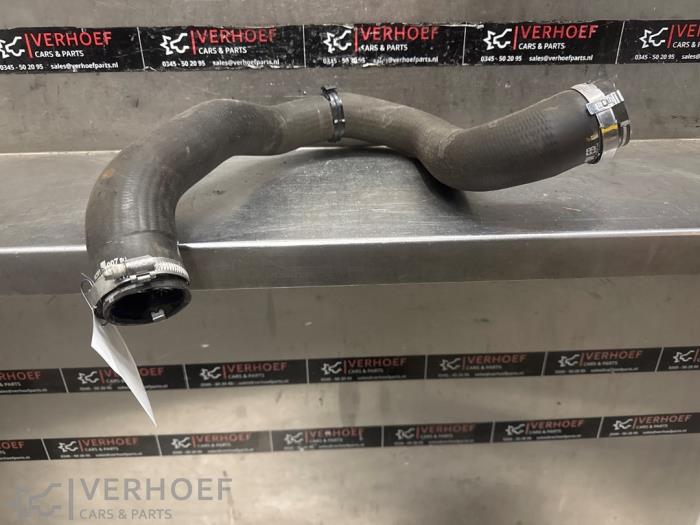 Gebrauchte Intercooler Schlauch Peugeot 308 (L3/L8/LB/LH/LP) 1.5 BlueHDi 130 Preis € 30,00 Margenregelung angeboten von Verhoef Cars & Parts
