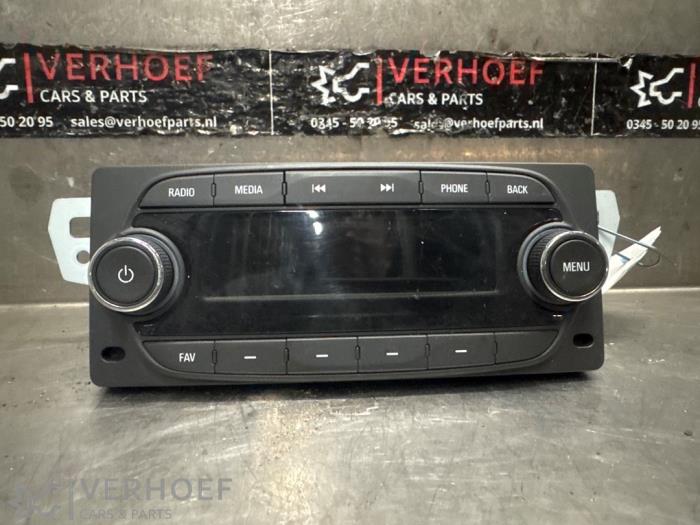Używane Radio Opel Karl 1.0 12V Cena € 70,00 Procedura marży oferowane przez Verhoef Cars & Parts