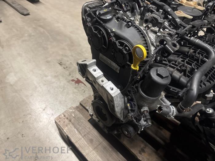 Engine from a Volkswagen Golf VII (AUA) 2.0 GTI 16V Performance Package 2019