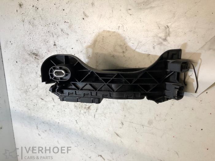 Gaspedalsensor från en Volkswagen Passat Variant (3C5) 2.0 TDI 16V 140 2008