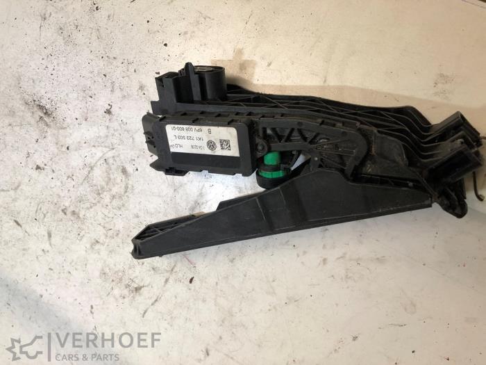 Gaspedalsensor från en Volkswagen Passat Variant (3C5) 2.0 TDI 16V 140 2008