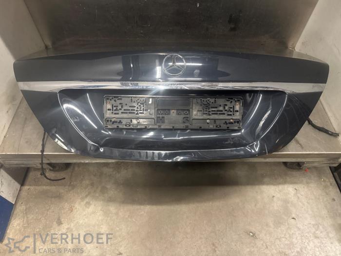 Używane Tylna klapa Mercedes S (222.0/222.1) 4.0 S-560 V8 Turbo Cena € 250,00 Procedura marży oferowane przez Verhoef Cars & Parts