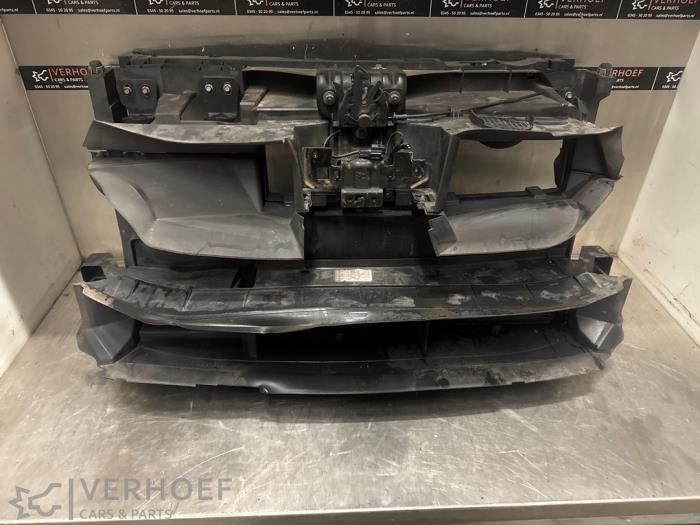Używane Panel przedni Renault Talisman (RFDL) 1.6 Energy TCe 150 EDC Cena na żądanie oferowane przez Verhoef Cars & Parts