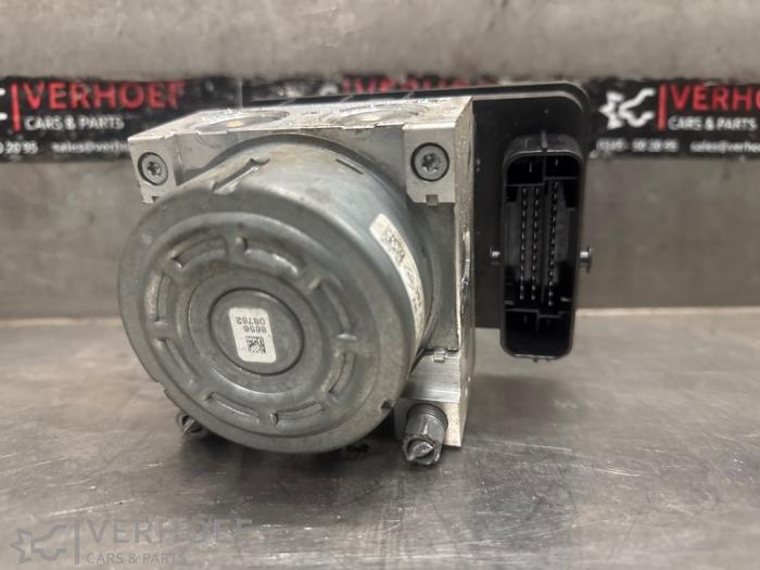 Begagnade ABS-pump Renault Talisman (RFDL) 1.6 Energy TCe 150 EDC Pris på förfrågan erbjuds av Verhoef Cars & Parts