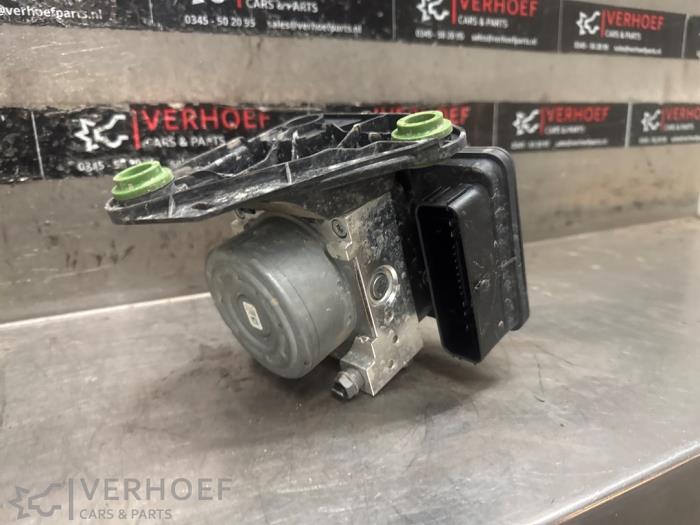Usagé Pompe ABS Volkswagen Caddy Cargo V (SBA/SBH) 2.0 TDI BlueMotionTechnology Prix € 181,50 Prix TTC proposé par Verhoef Cars & Parts