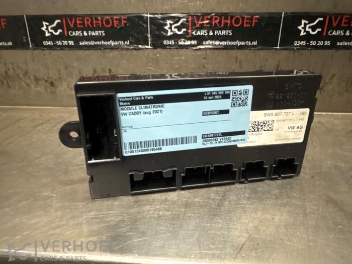 Używane Modul climatronic Volkswagen Caddy Cargo V (SBA/SBH) 2.0 TDI BlueMotionTechnology Cena na żądanie oferowane przez Verhoef Cars & Parts