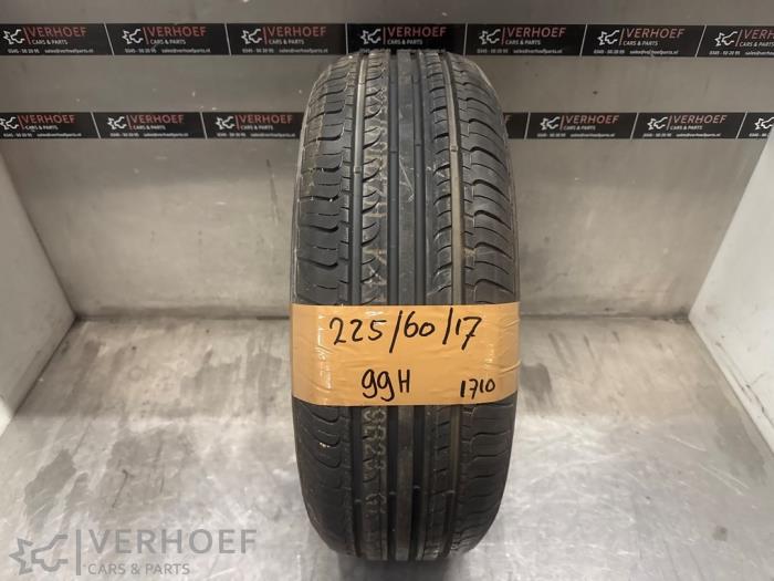 Używane Opona Cena na żądanie oferowane przez Verhoef Cars & Parts