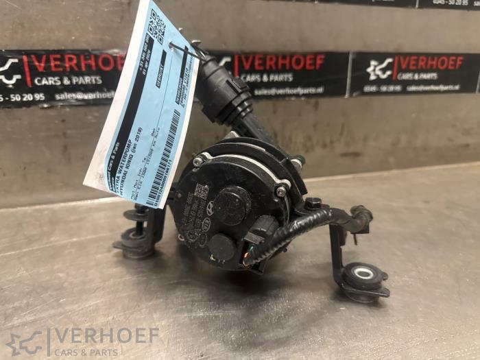 Begagnade Extra vattenpump Hyundai Ioniq 1.6 GDI 16V Hybrid Pris € 100,00 Marginaltabell erbjuds av Verhoef Cars & Parts