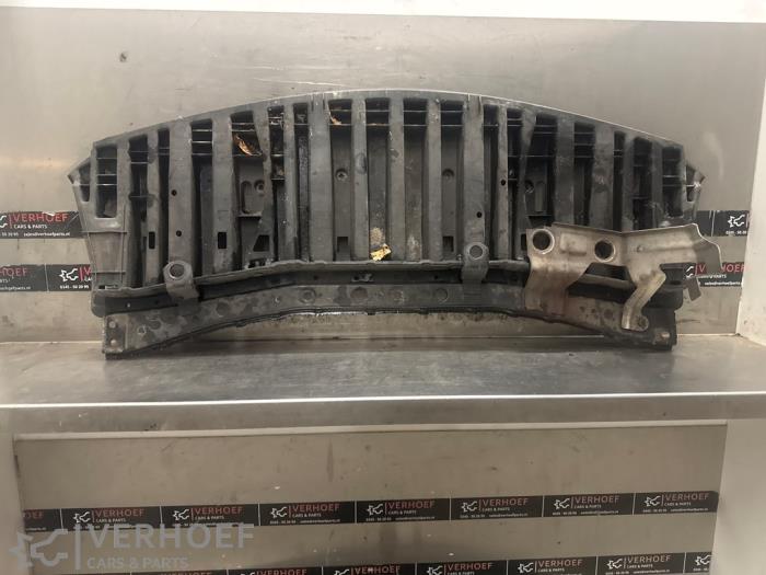 Usados Parachoque placa base Nissan Note (E12) 1.2 DIG-S 98 Precio € 50,00 Norma de margen ofrecido por Verhoef Cars & Parts