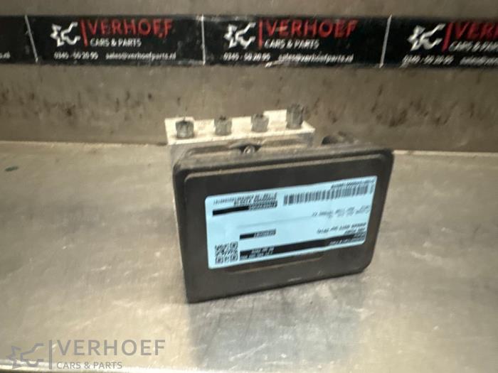 Usagé Pompe ABS Nissan Note (E12) 1.2 DIG-S 98 Prix € 75,00 Règlement à la marge proposé par Verhoef Cars & Parts