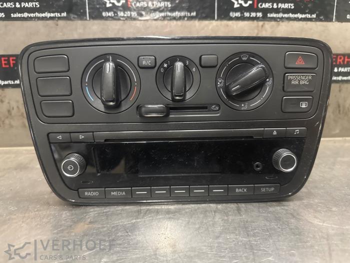 Używane Radio Seat Mii 1.0 12V Cena € 300,00 Procedura marży oferowane przez Verhoef Cars & Parts