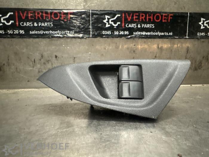 Usados Interruptor combinado de ventanillas Toyota Aygo (B40) 1.0 12V VVT-i Precio € 75,00 Norma de margen ofrecido por Verhoef Cars & Parts