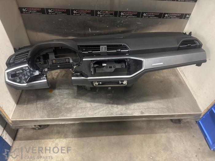 Używane Panel Audi Q3 (F3B) 1.5 35 TFSI 16V Cena na żądanie oferowane przez Verhoef Cars & Parts