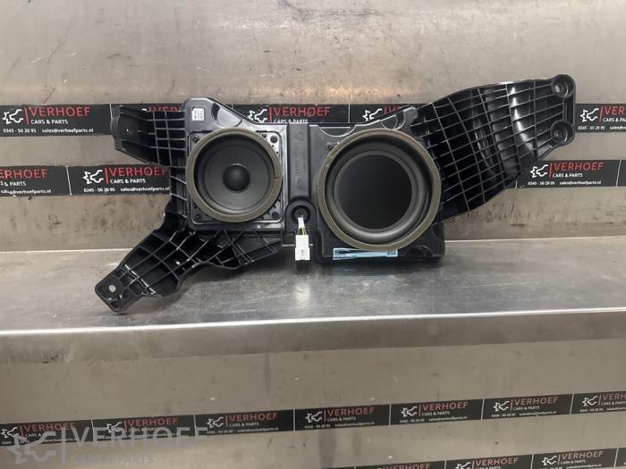 Używane Subwoofer Kia Proceed (CD) 1.6 T-GDI 16V DCT Cena na żądanie oferowane przez Verhoef Cars & Parts